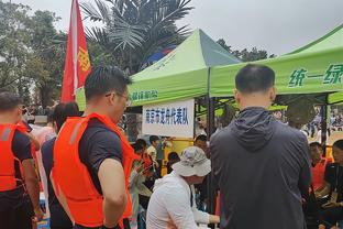 哈姆：现在三分投得多篮板到处飞 需要场上五个人都参与拼抢